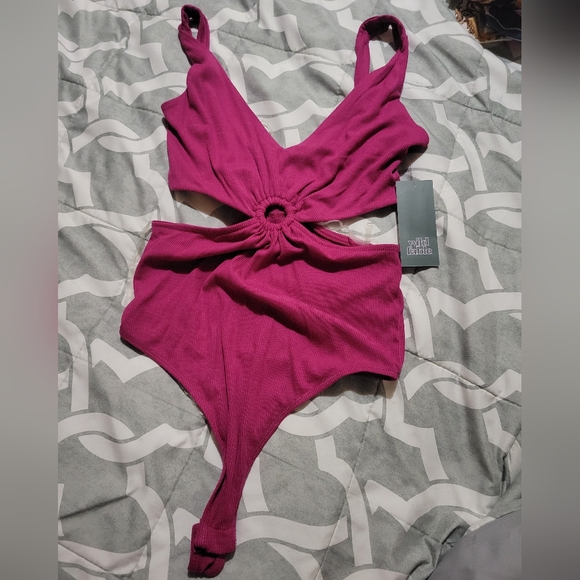 Wild Fable Fuschia Cut out Bodysuit - Picture 1 of 5